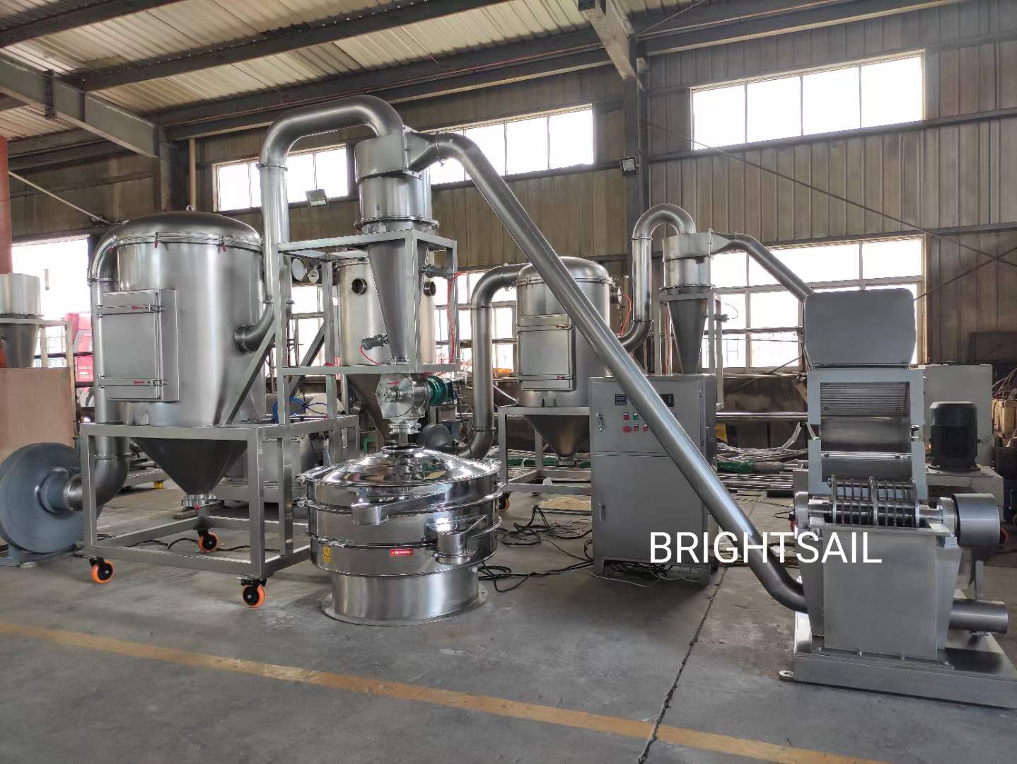 400型香料粉碎機(jī)和600型篩粉機(jī)已經(jīng)完工